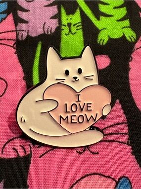 ✨Bundle 2 for $12 or 3 for $15 enamel pins✨- Cat Pin "I Love Meow"